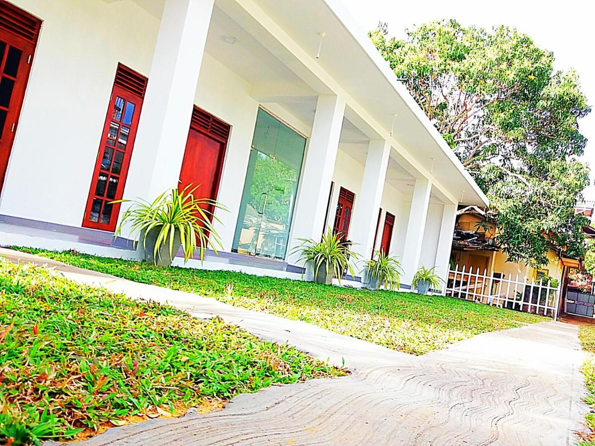 A&B Resort Negombo Kudapaduwa Habitación foto